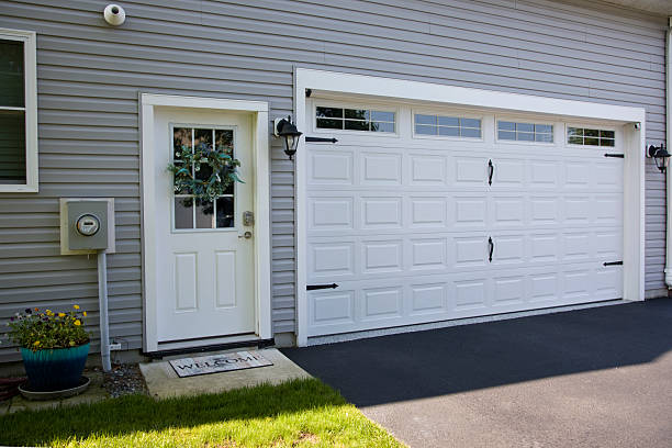 24/7 Emergency Garage Door Panel Replacement experts in Darlington, WI